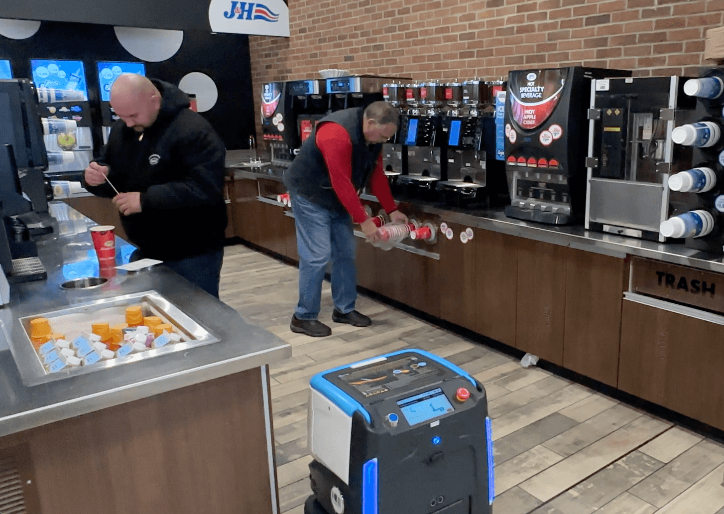 Cobi 18, autonomous floor scrubber, cleaning at convenience store